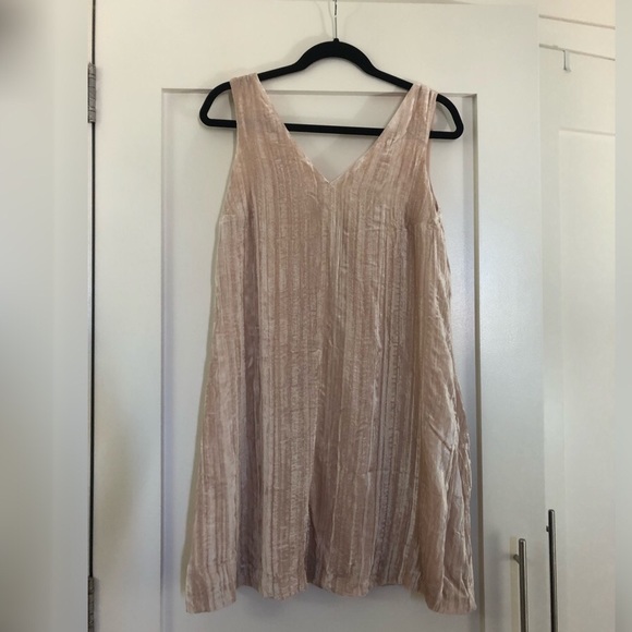 LOFT Dresses & Skirts - LOFT Crushed Velvet V-Neck Dress in Soft Pink